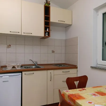 With Parking Space Vantacici, Krk - 427 * مالينسكا
